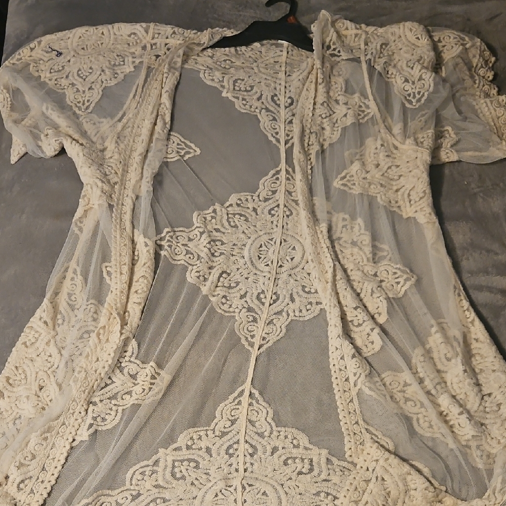Elegant Cream Lace Kimono